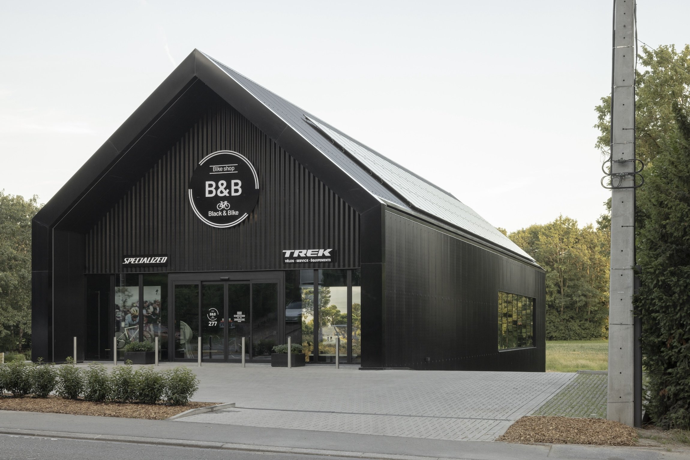 Construction magasin vélo Wavre par RG architectes - Black&Bike
