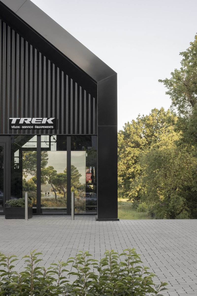 Construction magasin vélo Wavre par RG architectes - Black&Bike