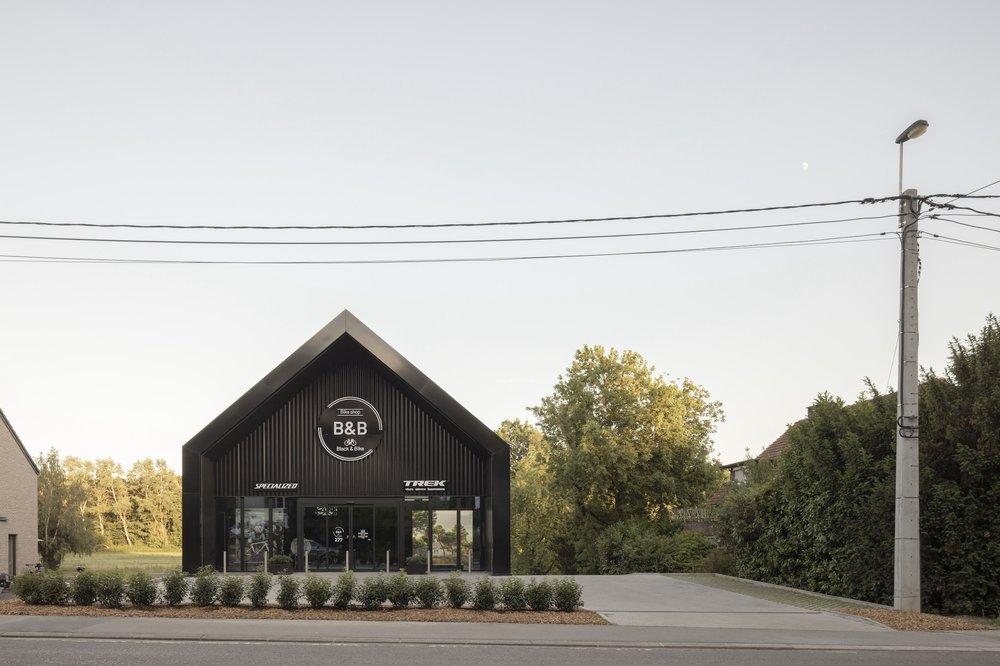 Construction magasin vélo Wavre par RG architectes - Black&Bike